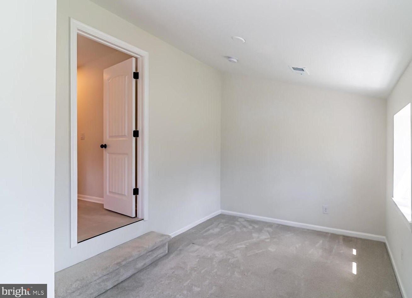 71 Admiral Dr, Tuckerton NJ  08087-2802 exterior
