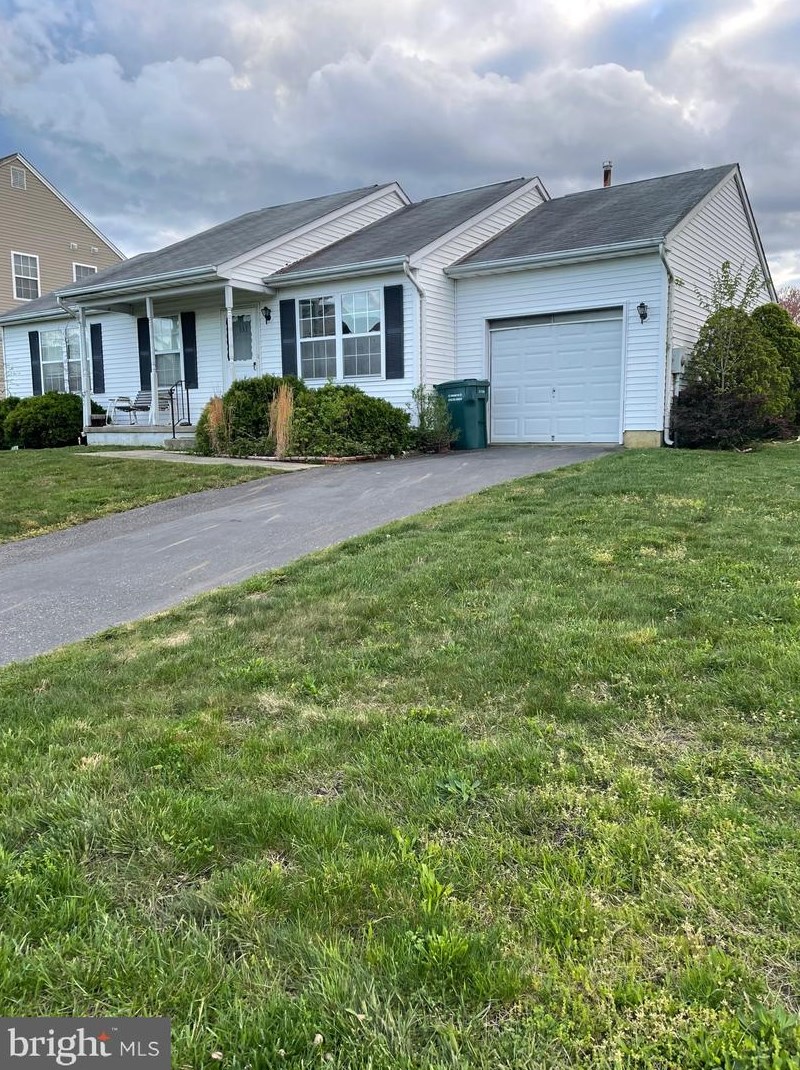 133 Lighthouse Dr, Tuckerton, NJ 08087-3721