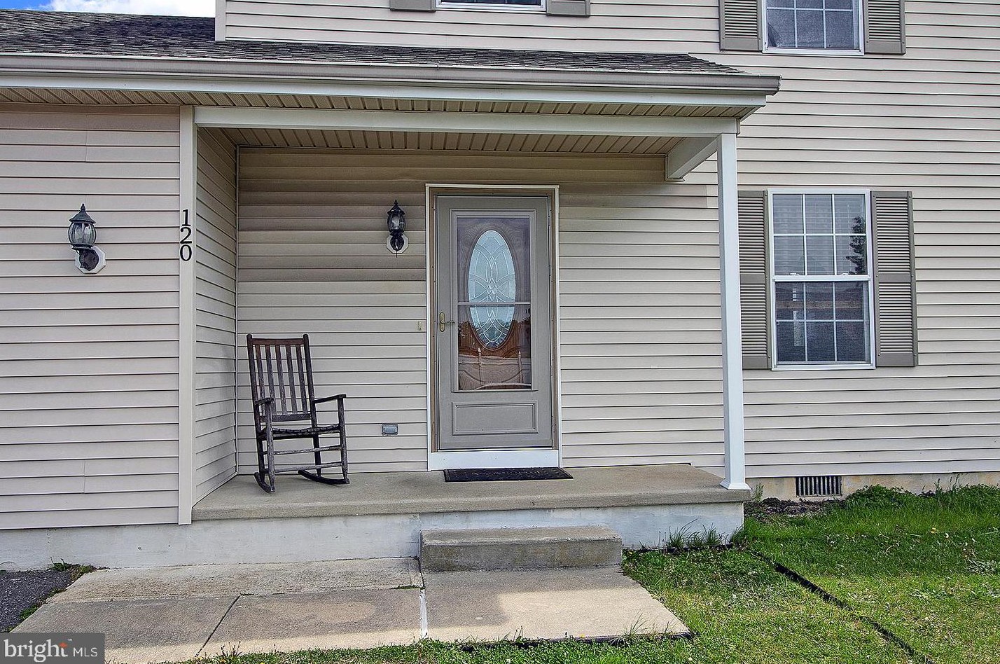 120 Lighthouse Dr, Tuckerton, NJ 08087