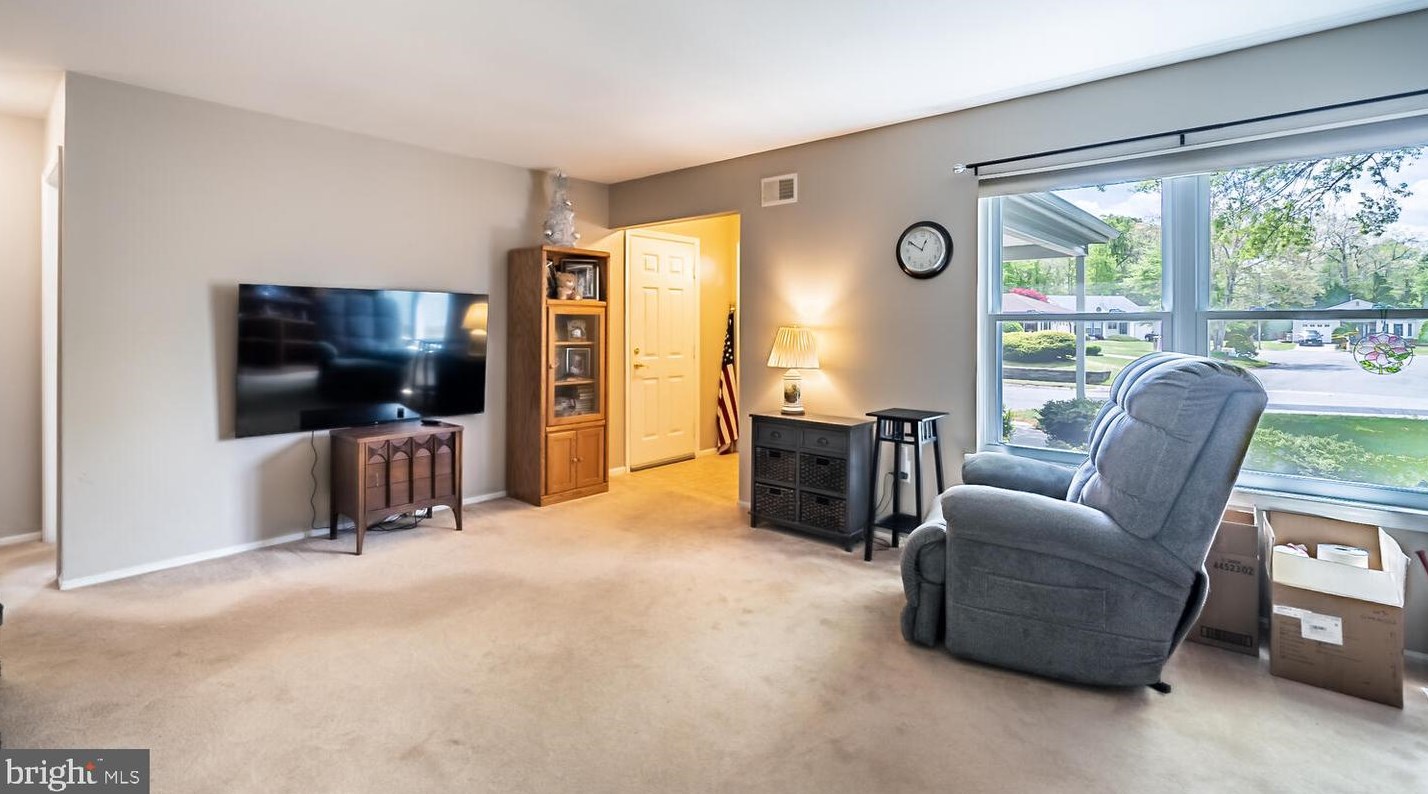 308 Lexington Dr, Tuckerton NJ  08087-1322 exterior