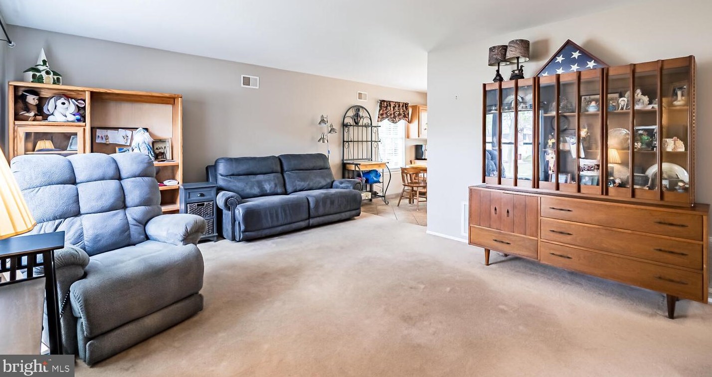308 Lexington Dr, Tuckerton NJ  08087-1322 exterior