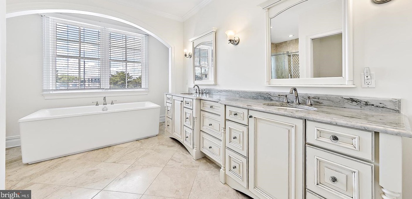 107 Jeanette Ave, Long Beach Township NJ  08008-3540 exterior