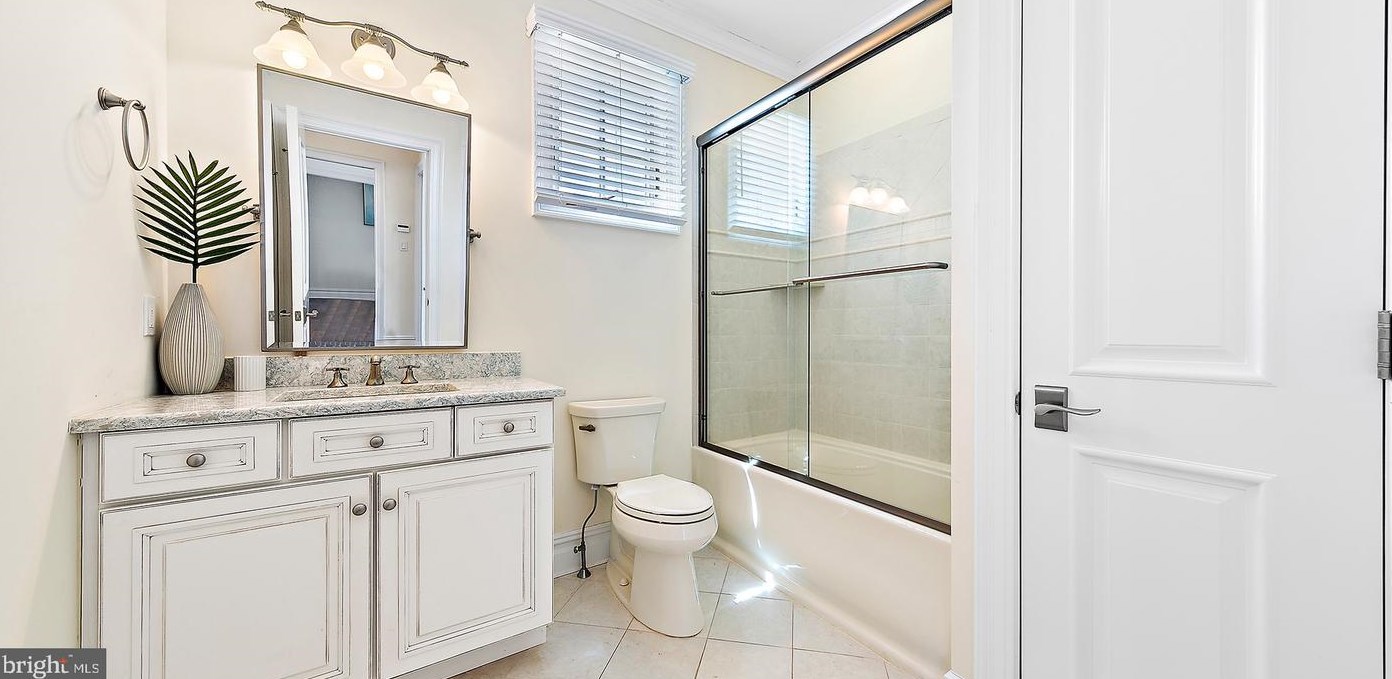 107 Jeanette Ave, Long Beach Township NJ  08008-3540 exterior
