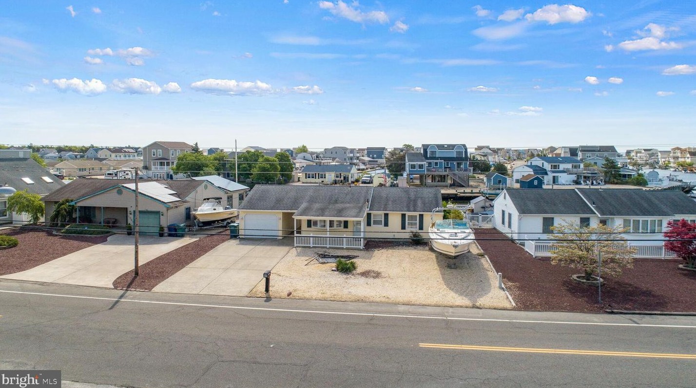 1369 Radio Rd, Tuckerton NJ  08087-1009 exterior