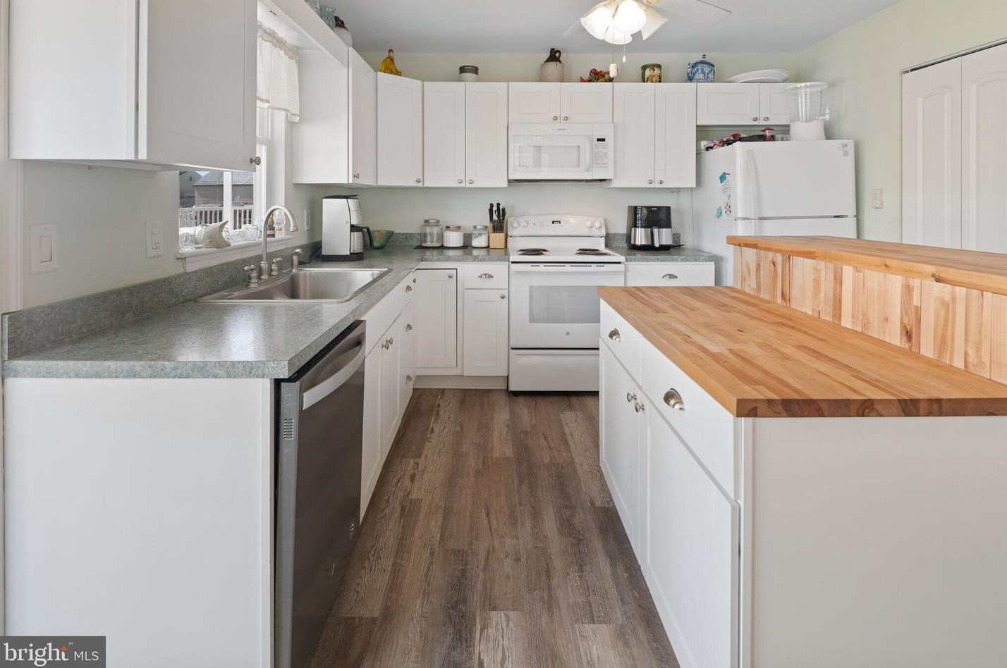 1369 Radio Rd, Tuckerton NJ  08087-1009 exterior