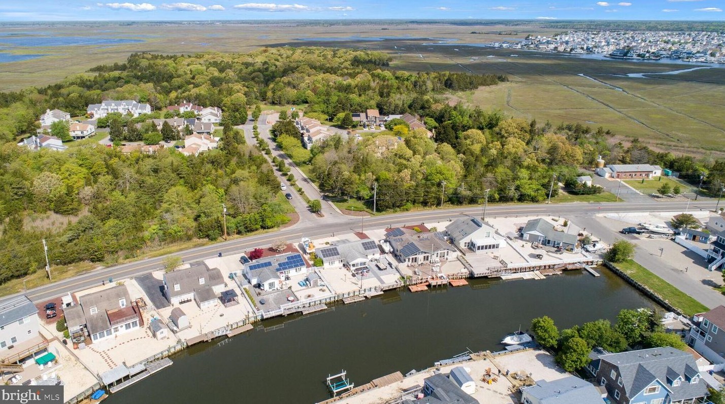1369 Radio Rd, Tuckerton NJ  08087-1009 exterior