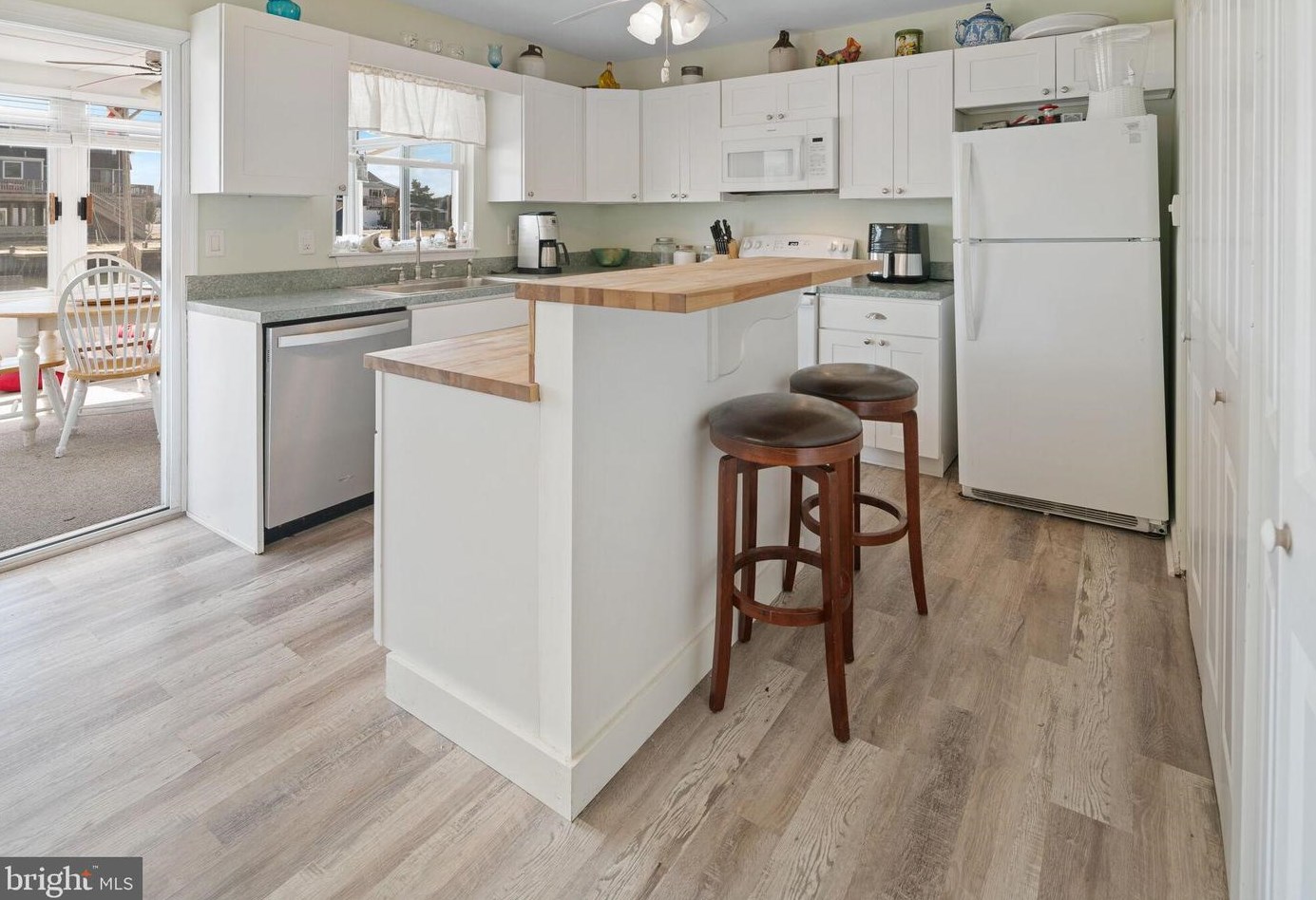 1369 Radio Rd, Tuckerton NJ  08087-1009 exterior
