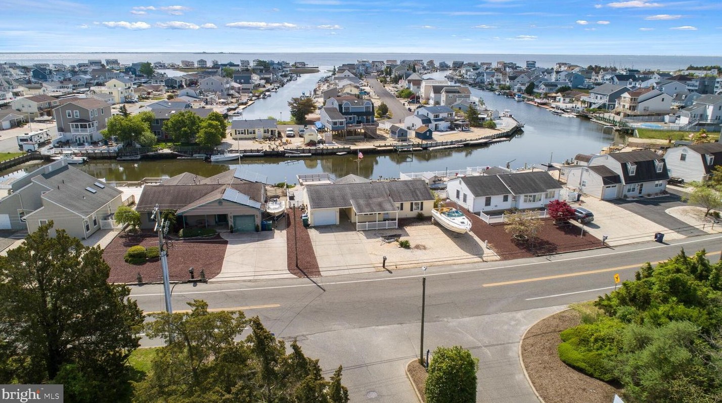 1369 Radio Rd, Tuckerton NJ  08087-1009 exterior