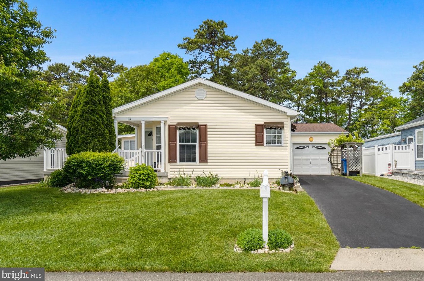 111 Oak Ridge Ln, Cedar Bonnet Island, NJ 08050