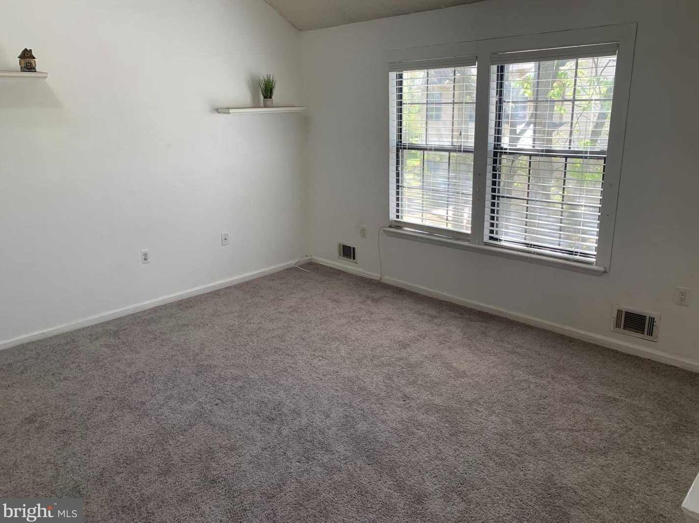 111 Daisy Ct, Jackson Twp, NJ 08527