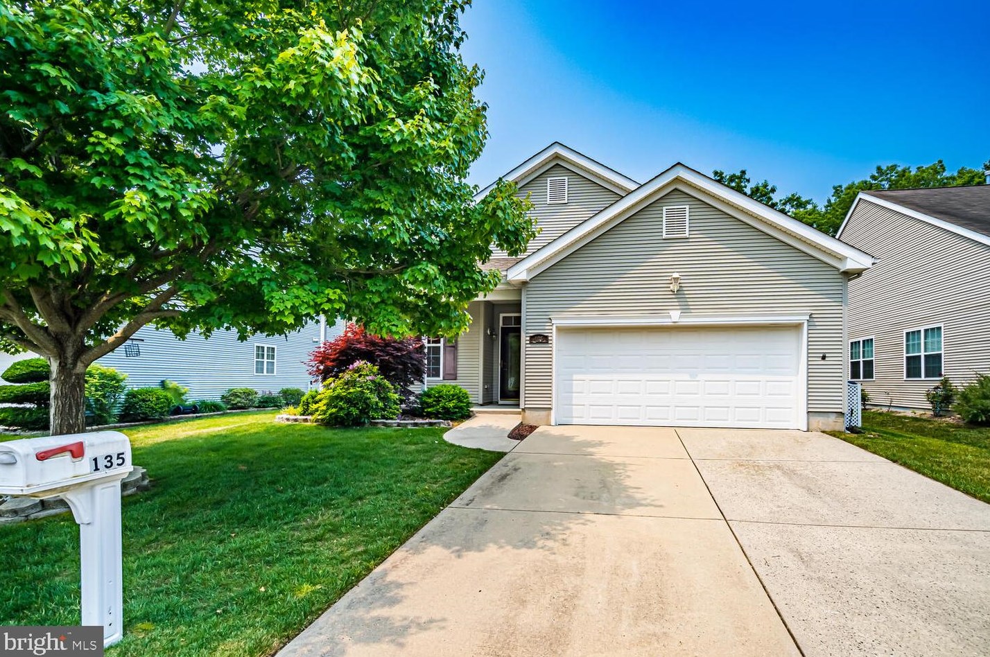 135 Briarwood Dr, Tuckerton, NJ 08087