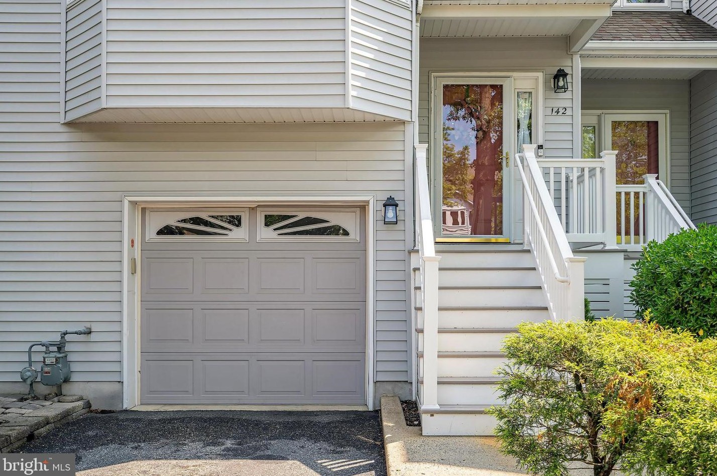 142 Orchid Ct, Toms River, NJ 08753