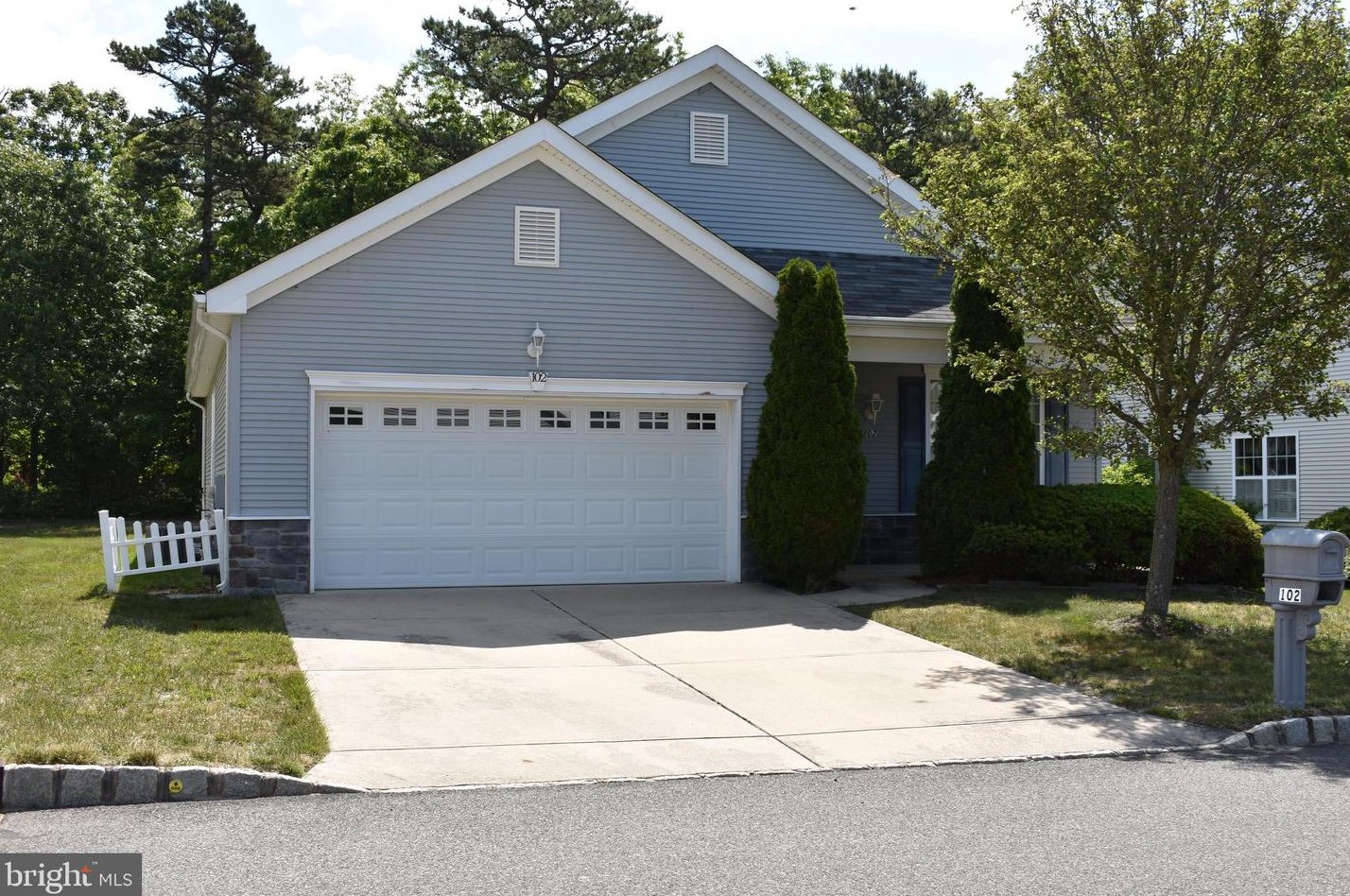 102 Briarwood Dr, Tuckerton, NJ 08087