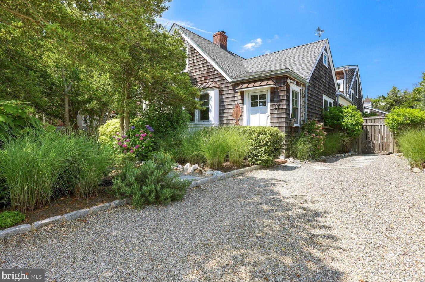17 4th St, Barnegat Light, NJ 08006-1401