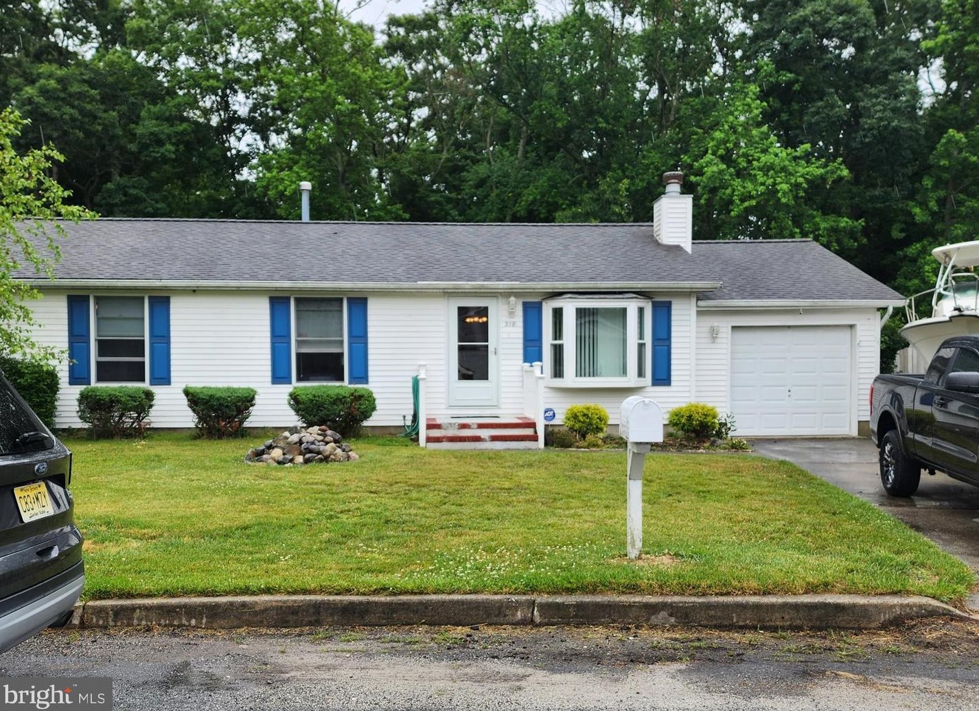 318 Lake Crystalbrook Dr, Tuckerton, NJ 08087