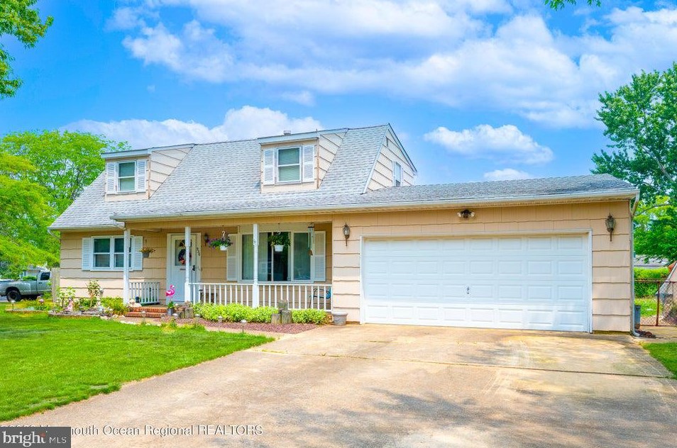 936 Hunt Dr, Toms River, NJ 08753-3933