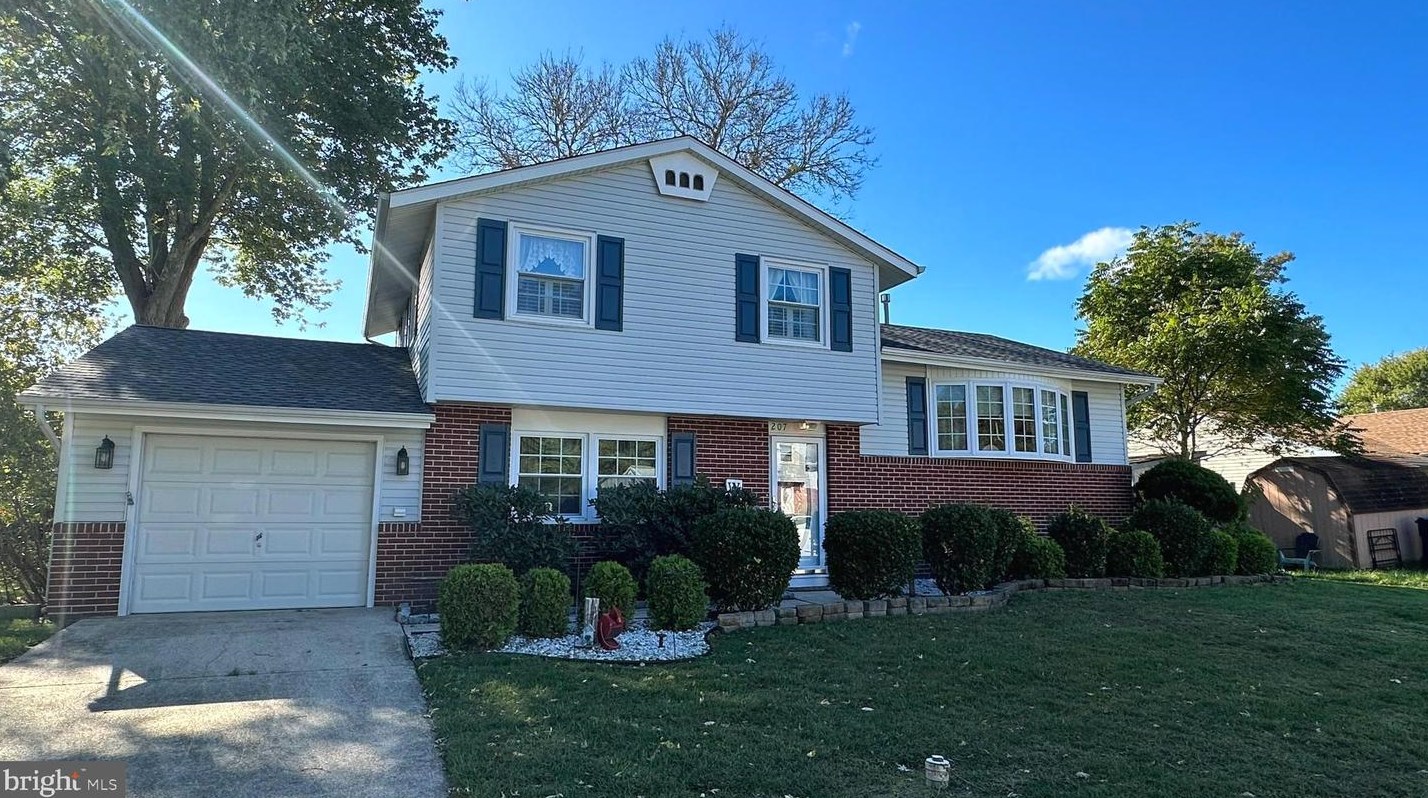 207 Lake Winnepesaukee Dr, Tuckerton, NJ 08087-1232
