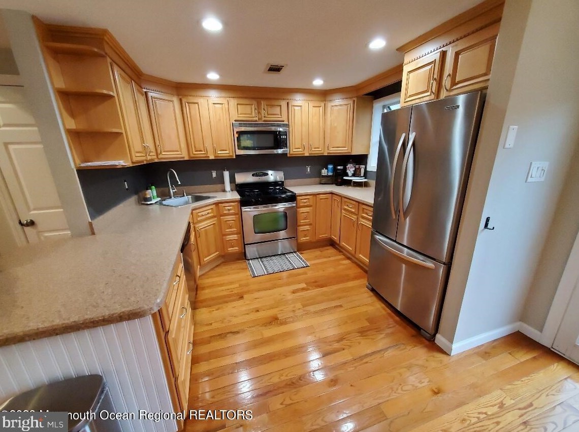28 Melrose Dr, Toms River, NJ 08753