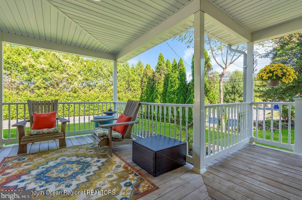 686 Clifton Ave, Toms River, NJ 08753-5517