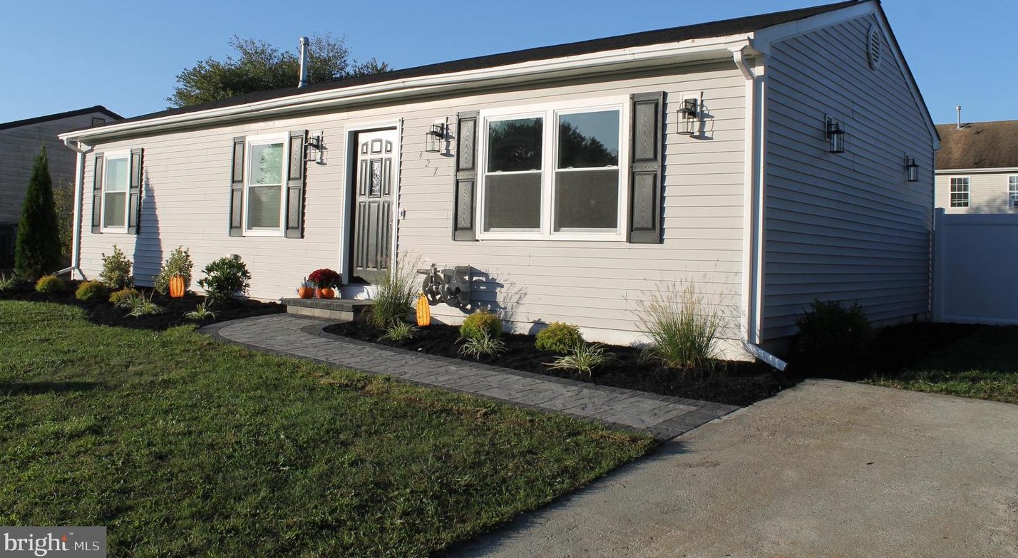 427 National Union Blvd, Tuckerton NJ  08087-1277 exterior