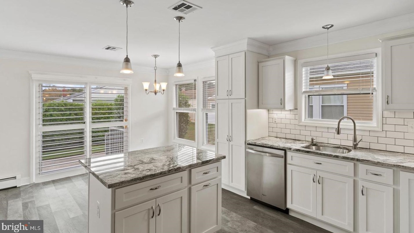 14 Olstins Ct, Toms River NJ 08757-6243 exterior