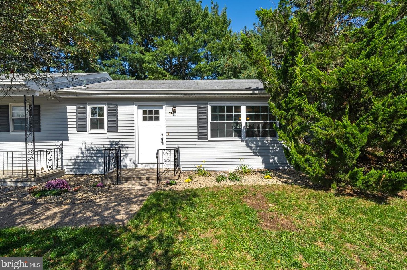 2 Primrose Ln, Jackson Twp, NJ 08527