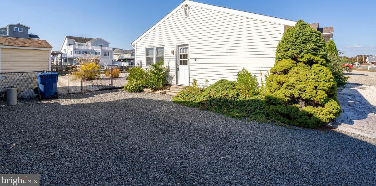 26 Louisiana Dr, Tuckerton NJ  08087-1020 exterior