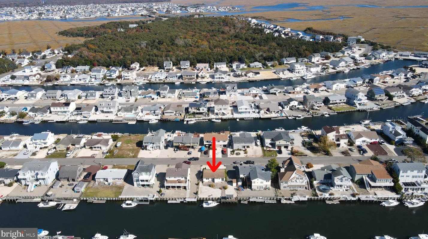 26 Louisiana Dr, Tuckerton NJ  08087-1020 exterior