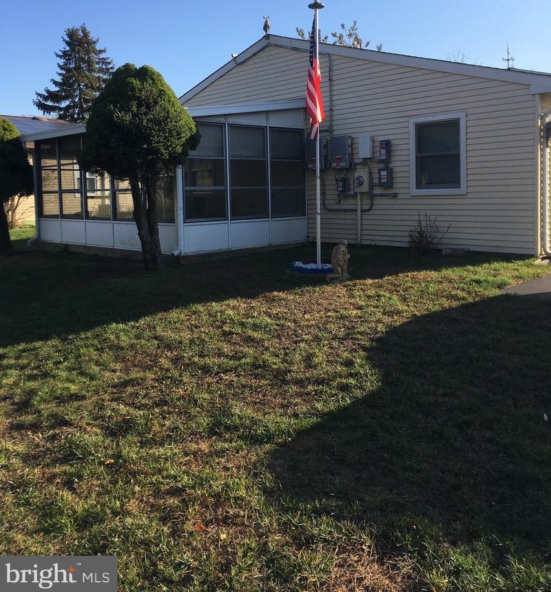 38 Falmouth Ave, Lakehurst, NJ 08759
