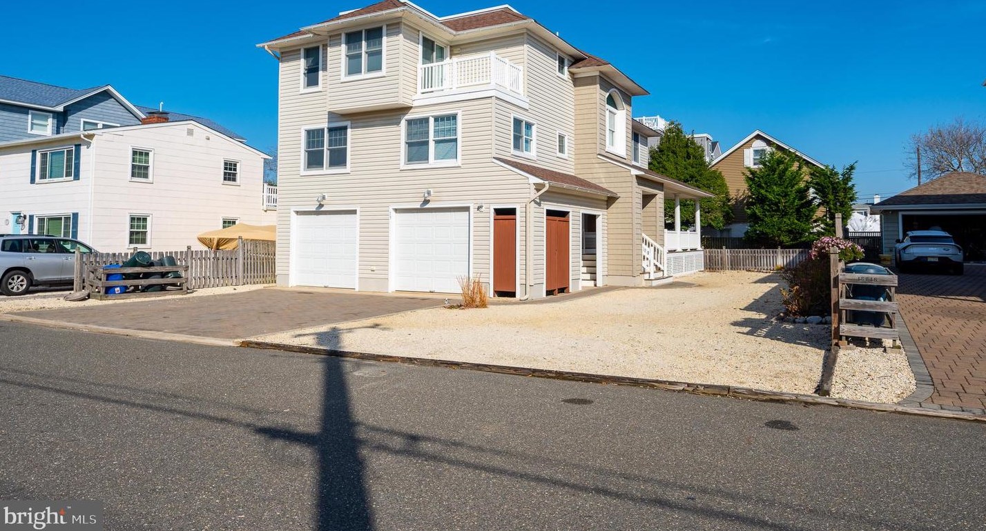 13 E 16th St, Long Beach Township, NJ 08008