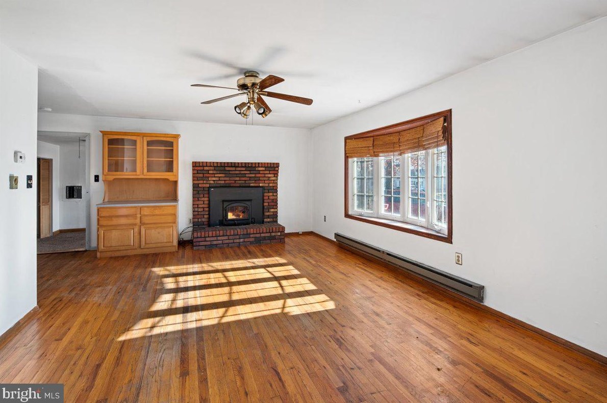 1184 Windlass Dr, Cedar Bonnet Island, NJ 08050