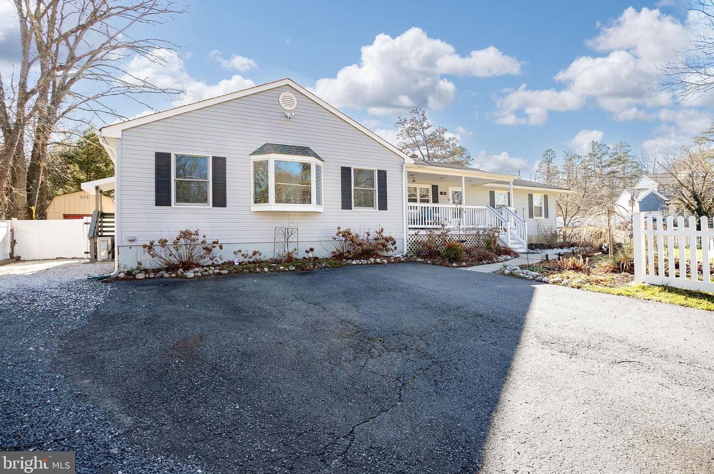 32 Kuzyk Rd, Upper Freehold Township, NJ 08514