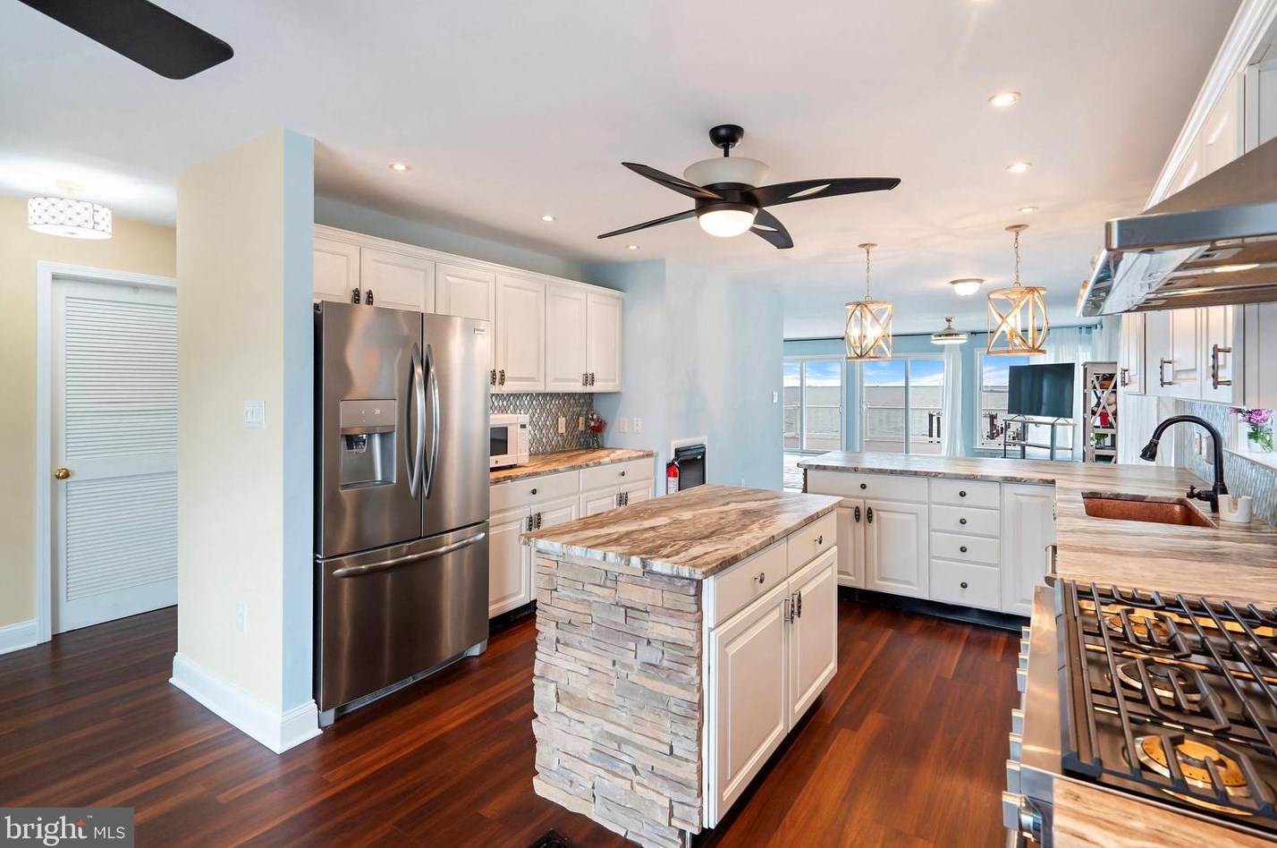 250 Heron Rd, Tuckerton NJ  08087-2410 exterior