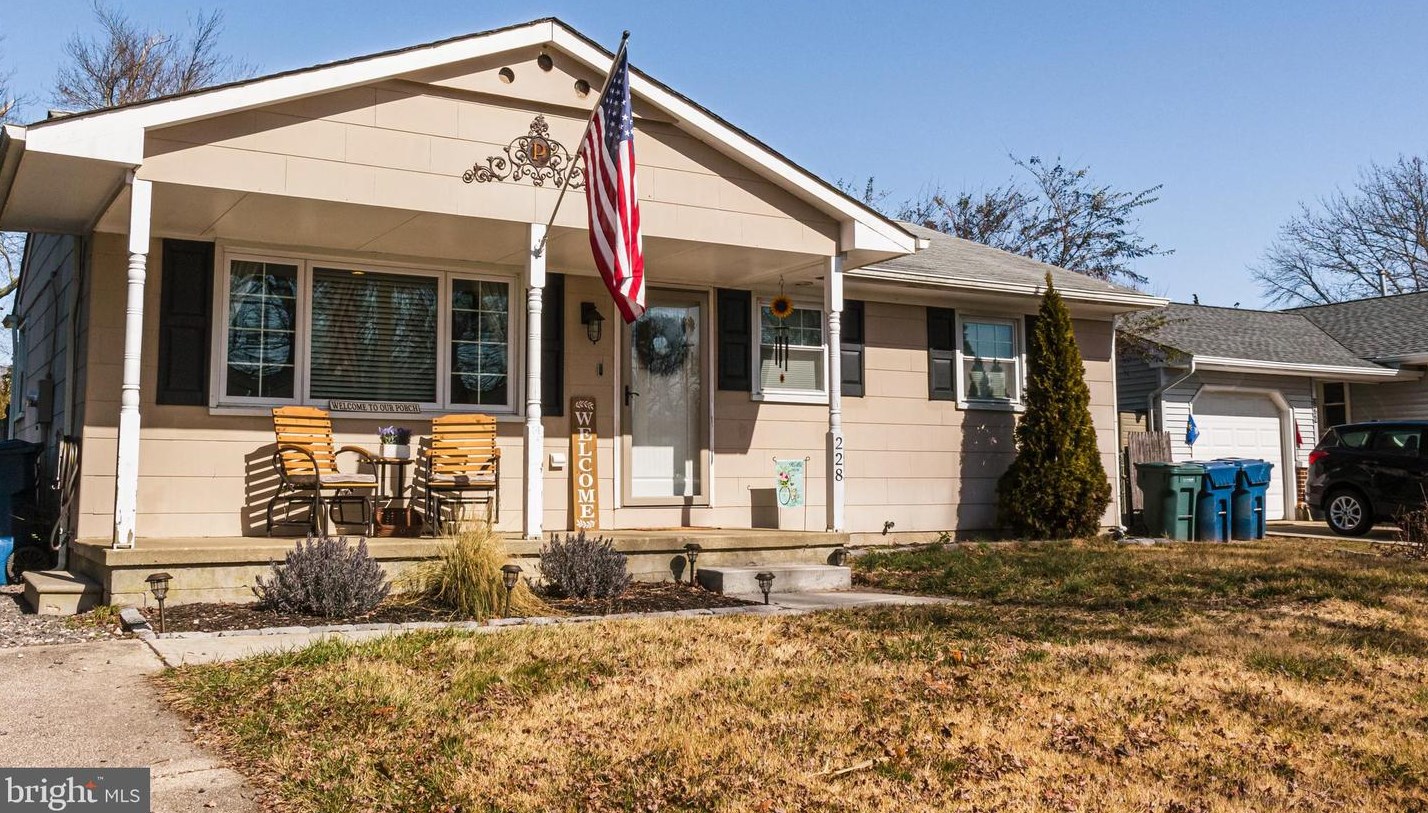 228 Lake Champlain Dr, Tuckerton, NJ 08087