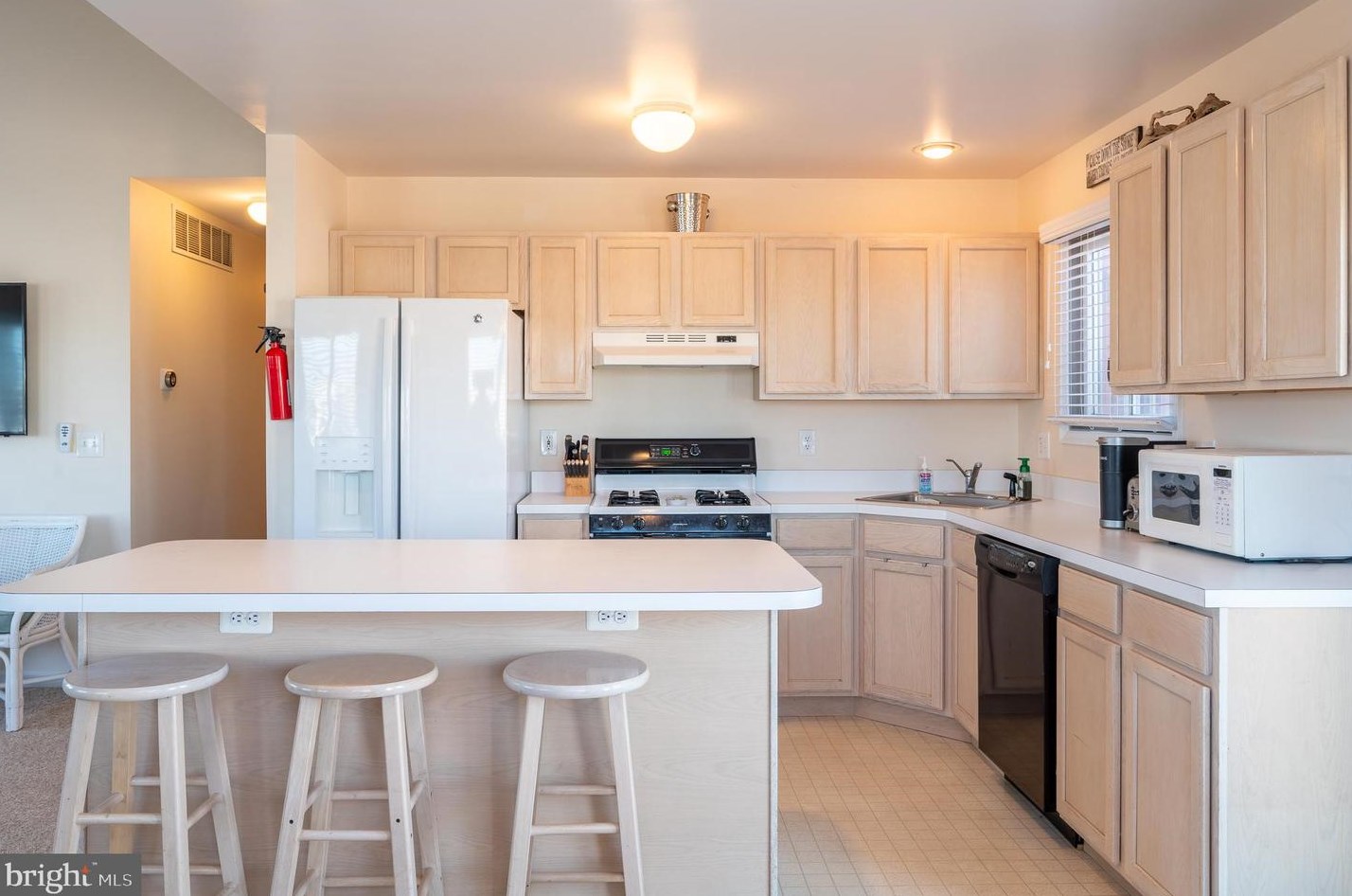 2 Connecticut Ave, Long Beach Township NJ  08008-3413 exterior