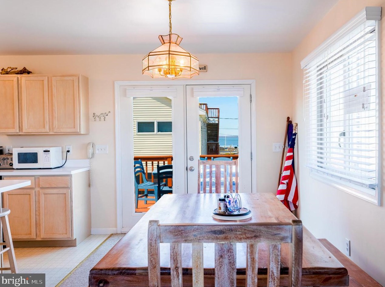 2 Connecticut Ave, Long Beach Township NJ  08008-3413 exterior