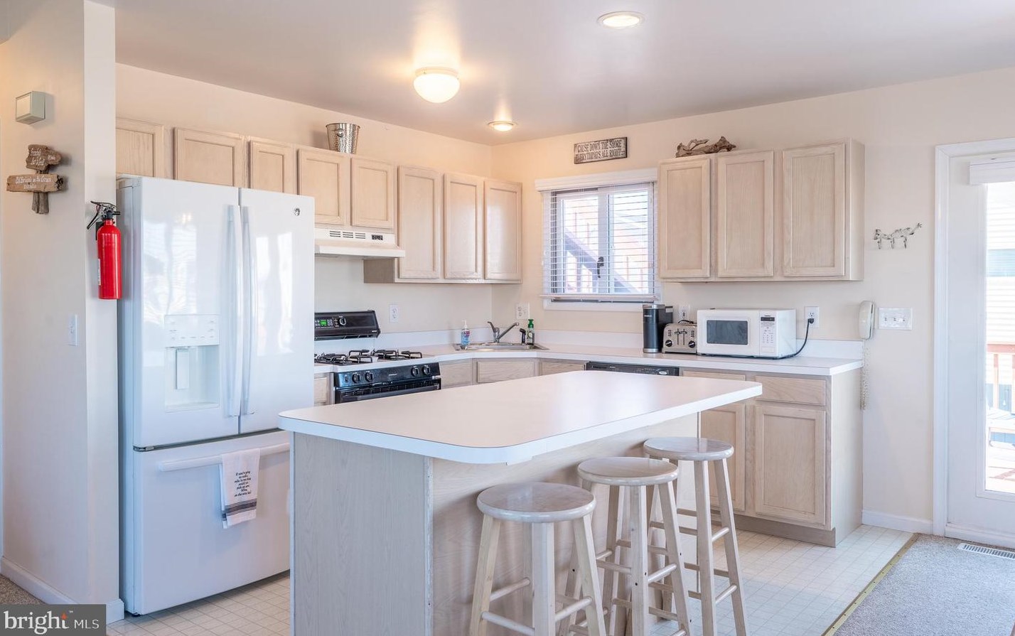 2 Connecticut Ave, Long Beach Township NJ  08008-3413 exterior