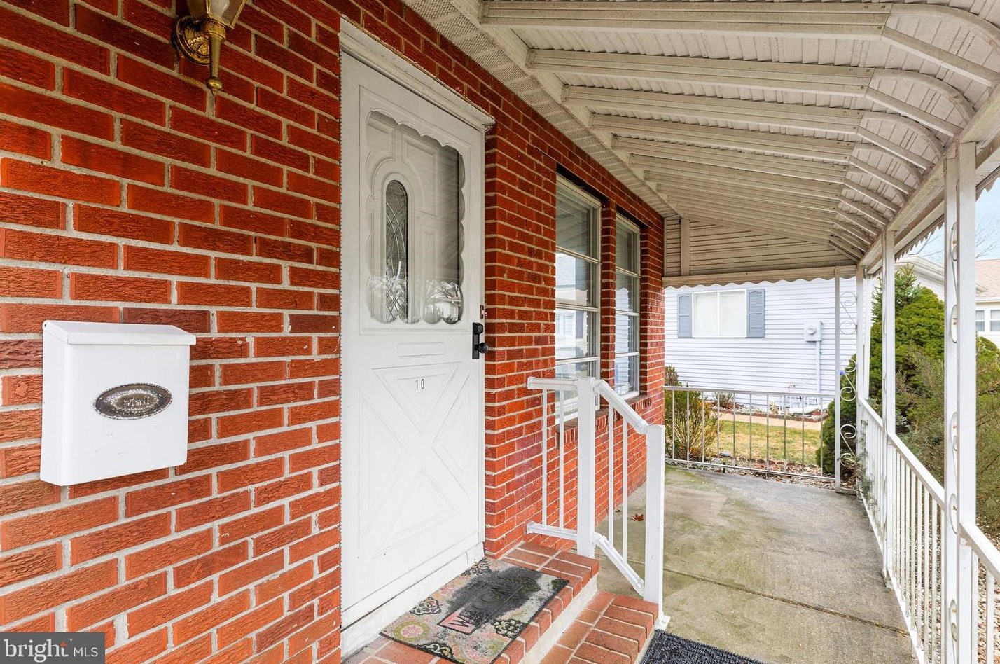 10 Roseau Ct, Toms River, NJ 08757-4220