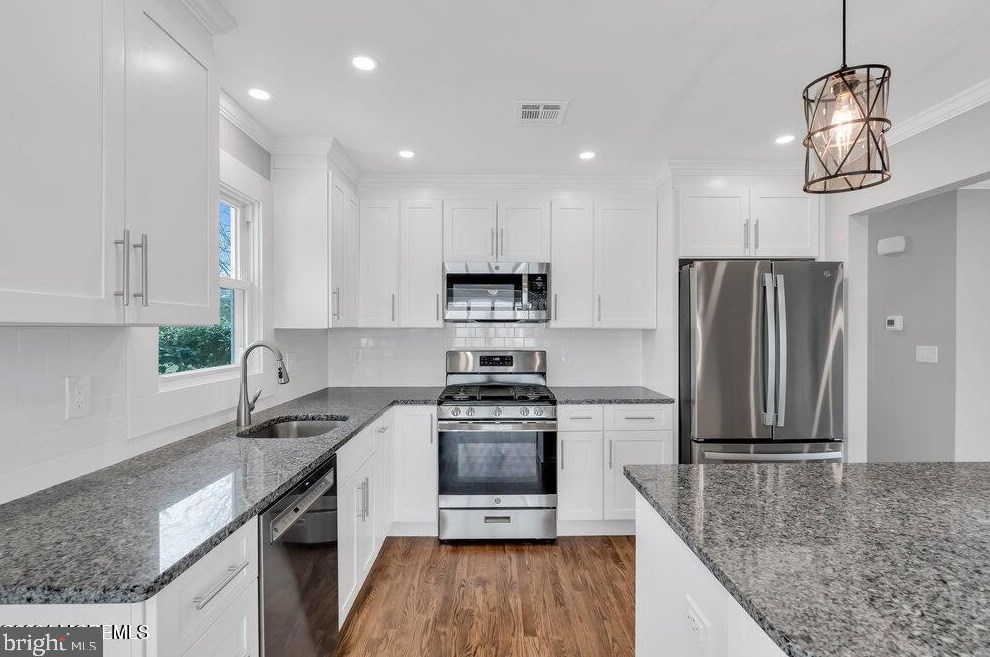 22 Edinburgh Dr, Toms River NJ  08757-4510 exterior