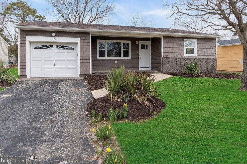 22 Edinburgh Dr, Toms River NJ  08757-4510 exterior