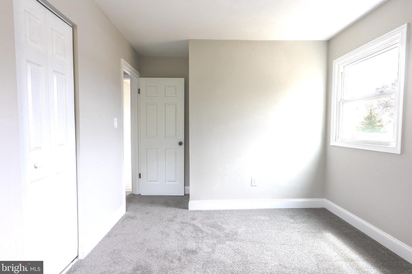 35 Oakleaf Dr, Tuckerton, NJ 08087-2118
