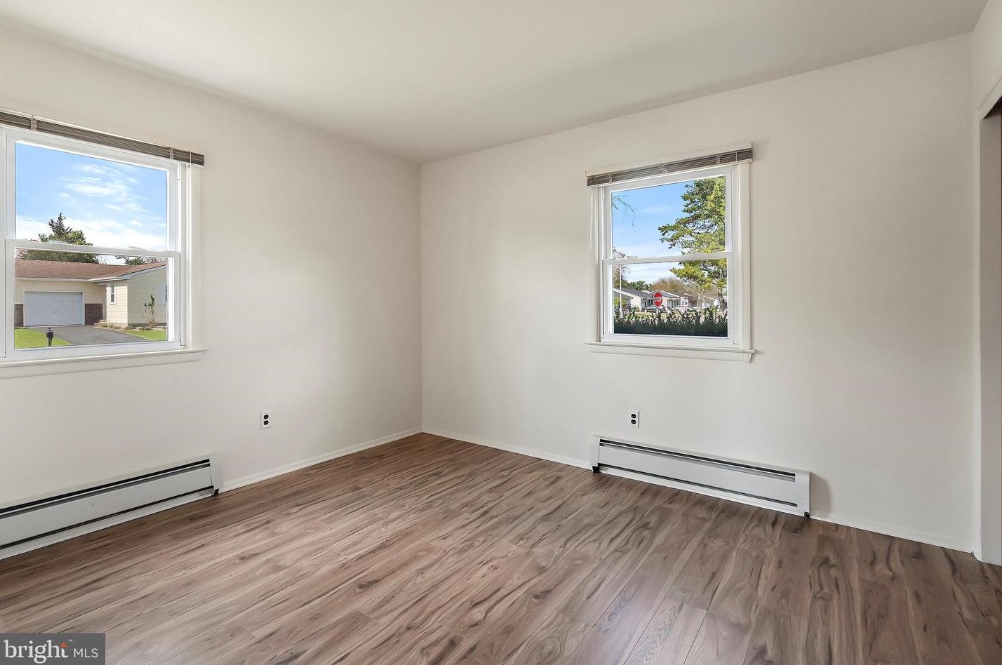 25 Willoughby Ct, Toms River NJ  08757-4701 exterior