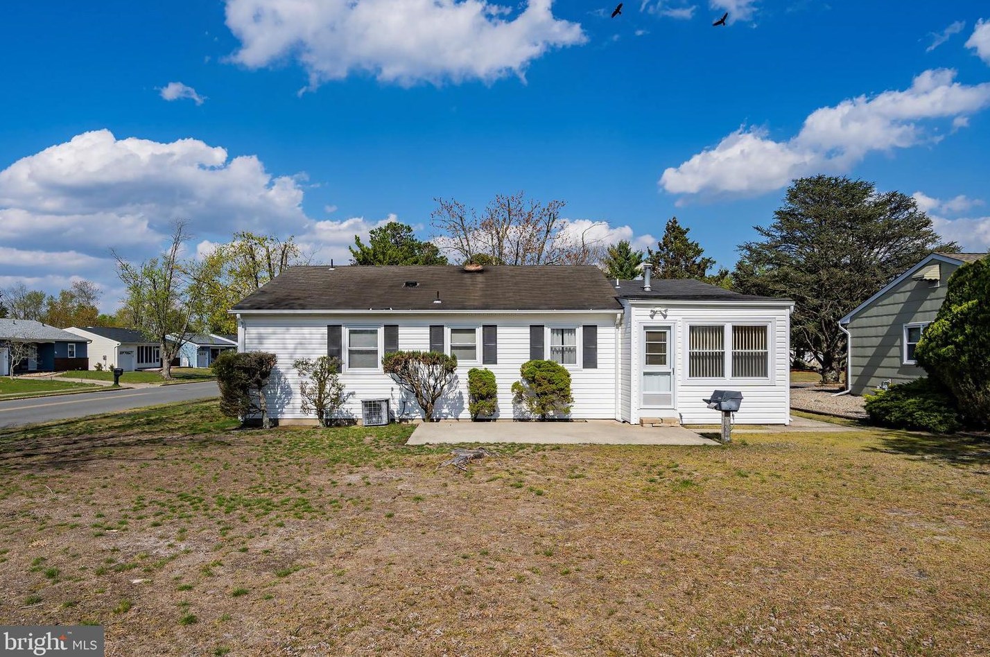 25 Willoughby Ct, Toms River NJ  08757-4701 exterior
