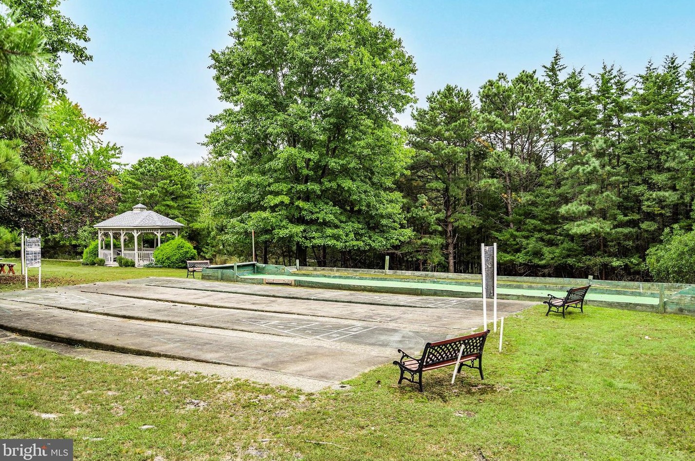 25 Willoughby Ct, Toms River NJ  08757-4701 exterior