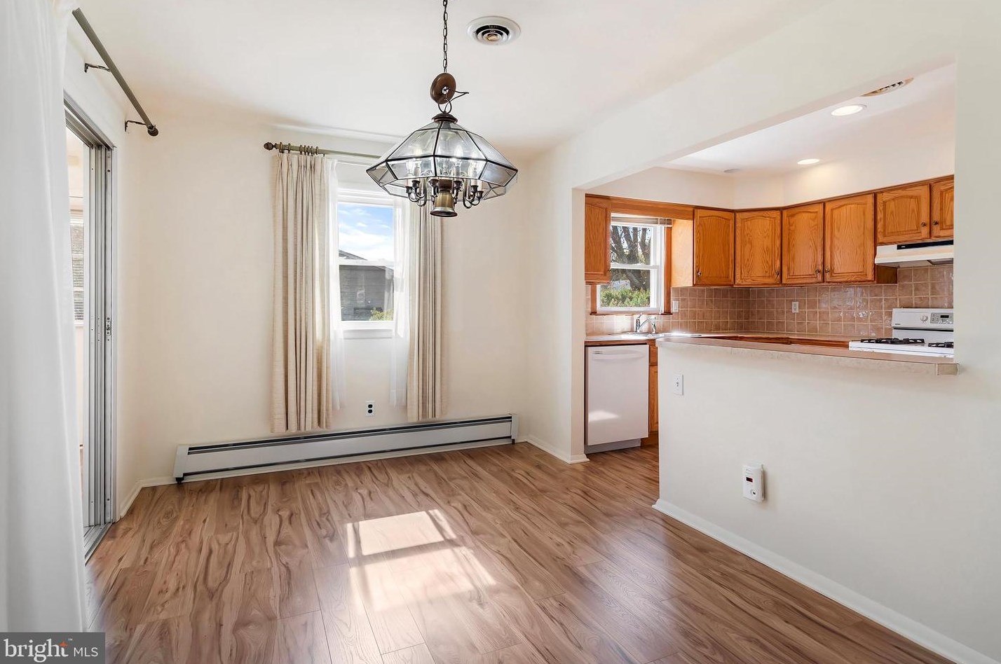 25 Willoughby Ct, Toms River NJ  08757-4701 exterior