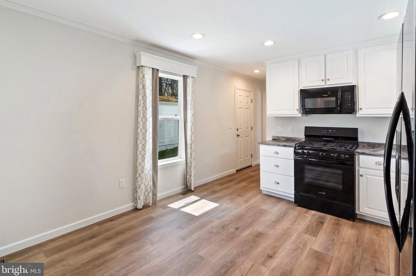 6 Lace Bark Ln, Jackson Twp NJ 08527-3035 exterior