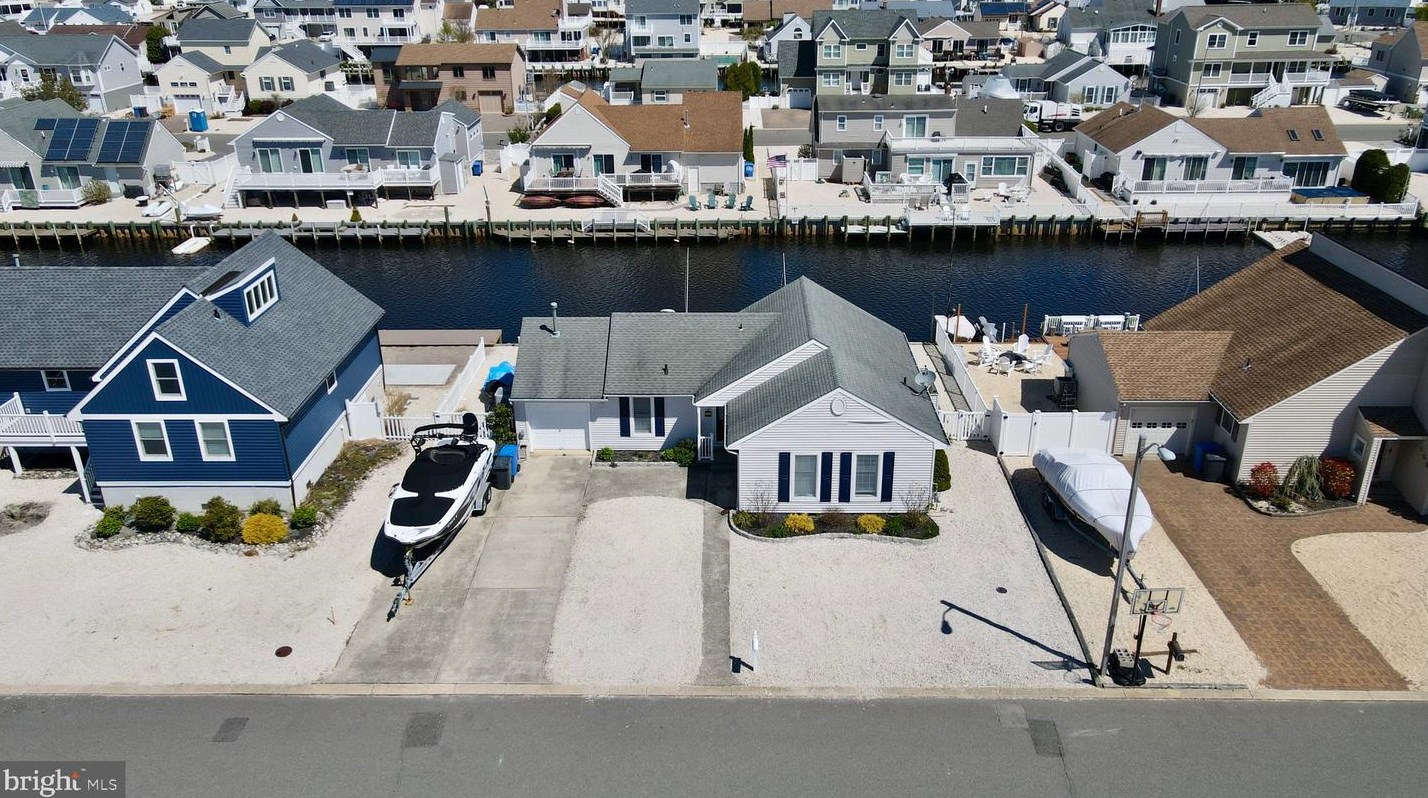 157 Bernard Dr, Cedar Bonnet Island, NJ 08050