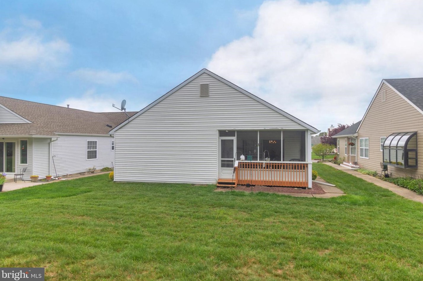 150 Canterbury Ln, Toms River NJ  08757-6589 exterior