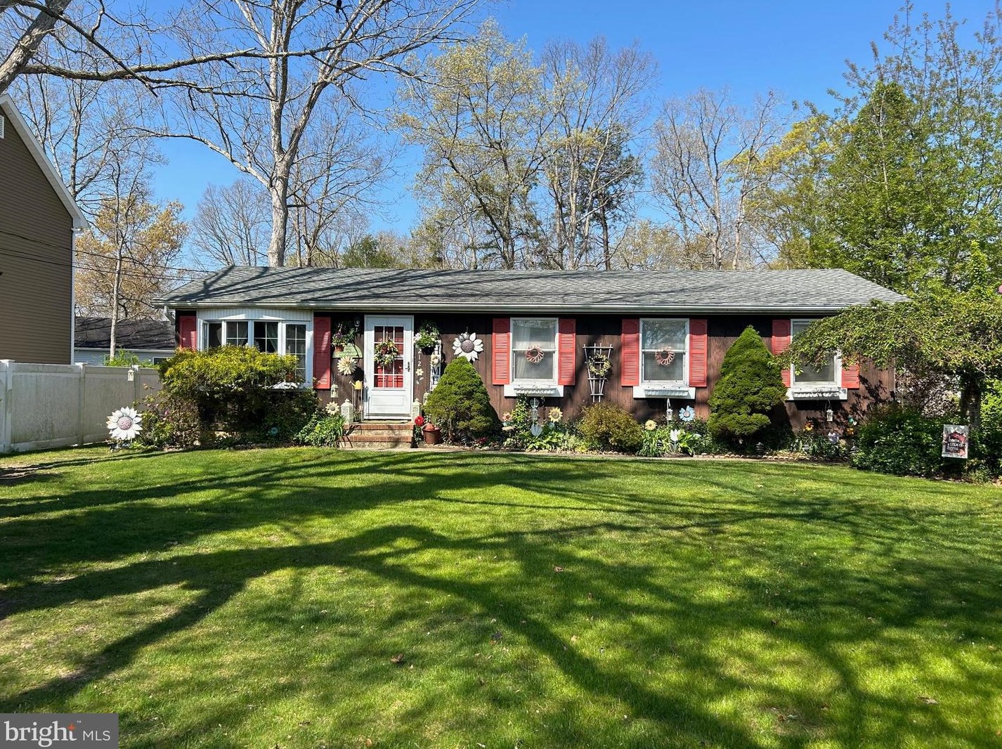 212 Academy Ln, Cedar Bonnet Island, NJ 08050