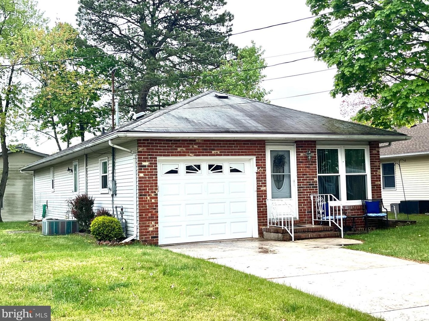 39 Dogwood Rd, Cedar Bonnet Island, NJ 08050
